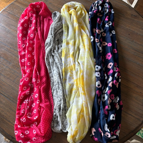 Gap size OS bundle of four infinity scarves - Picture 2 of 16